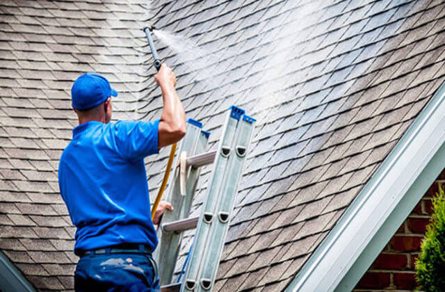 conroe roof cleaning